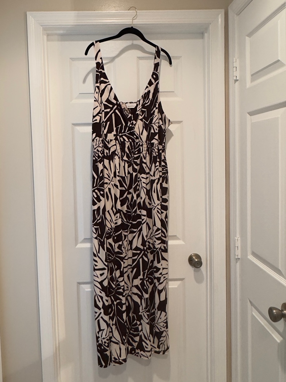 Sleeveless Chocolate and Ivory Leaf Print Maxi Dress